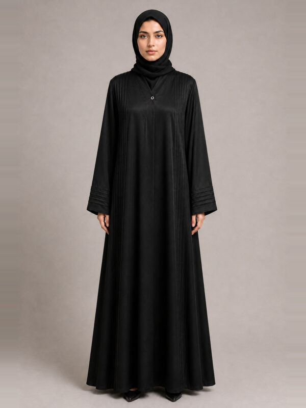Muneera Satin Abaya — hem Muneera Satin Abaya, hem.