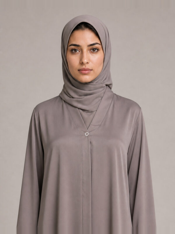 Salma Crepe Abaya, neckline and bodice.